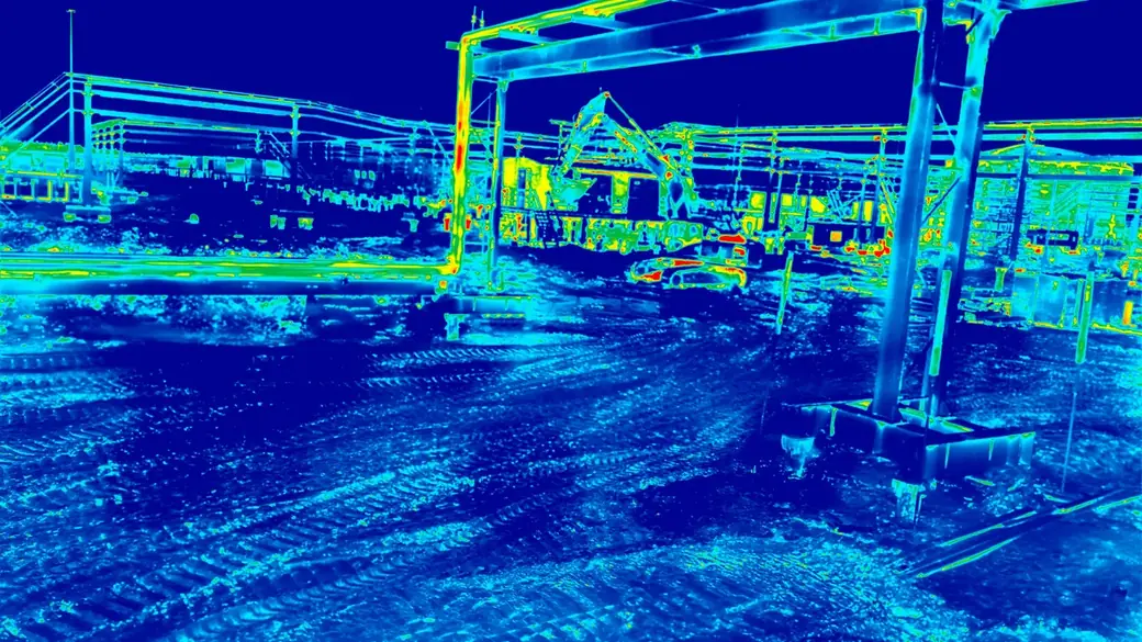 Termografia de estrutura industrial em tons de azul e verde